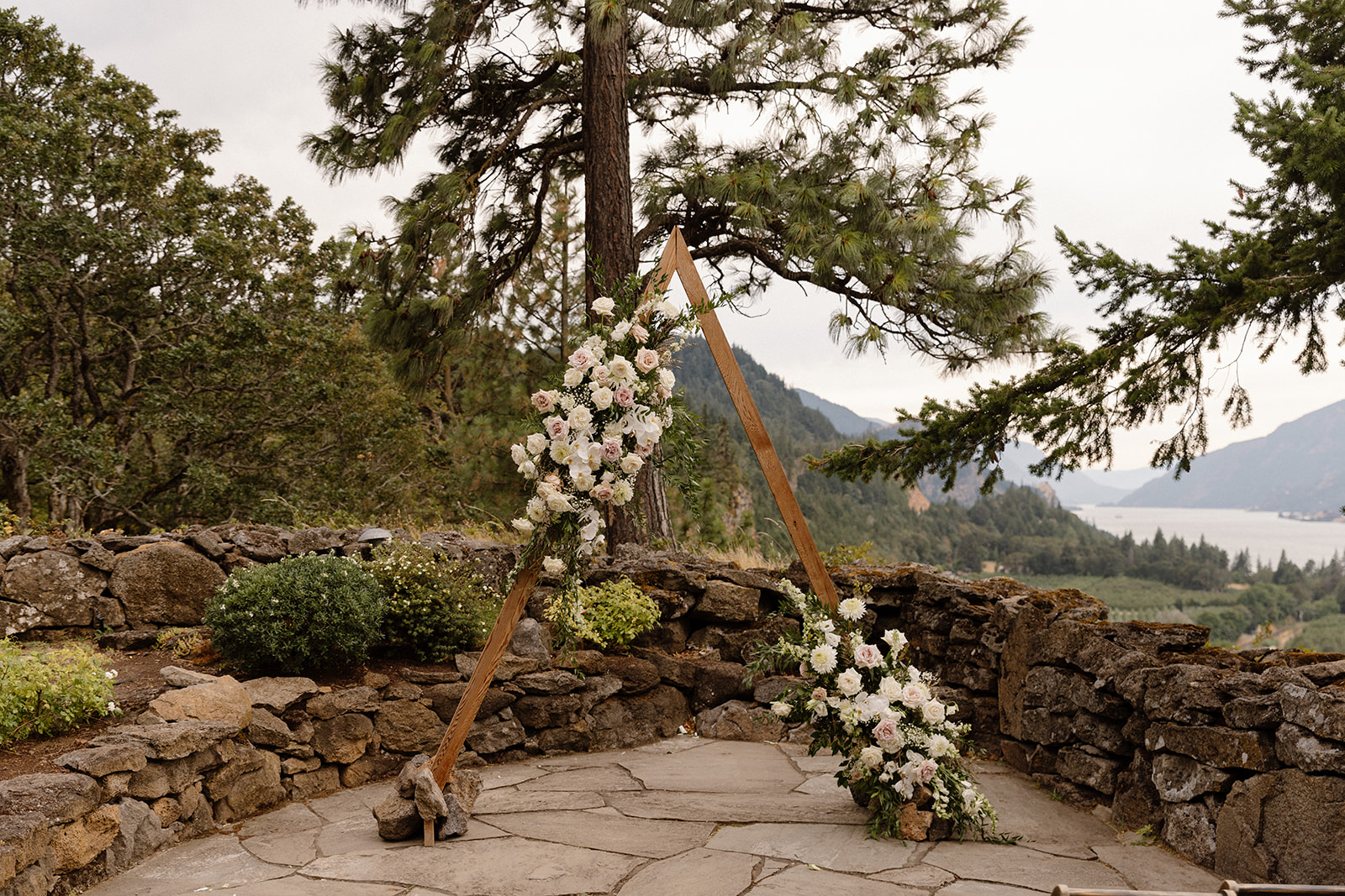 ceremony arch on the terrace of the griffin house with the Columbia river in the background